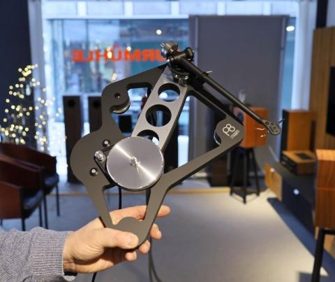 Rega Planar 8 Speziallaufwerk in Leichtbauweise